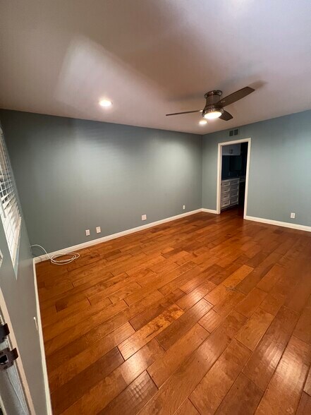 Building Photo - 2501 W Redondo Beach Blvd