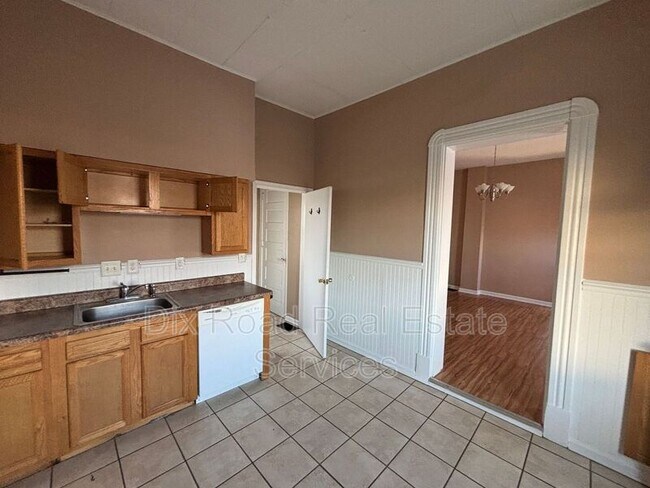 Building Photo - 8 S 1st St