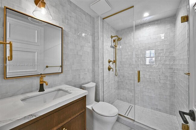 Building Photo - 13637 Deering Bay Dr