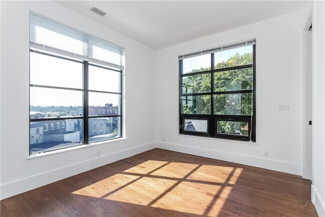 Building Photo - 108 Mamaroneck Ave