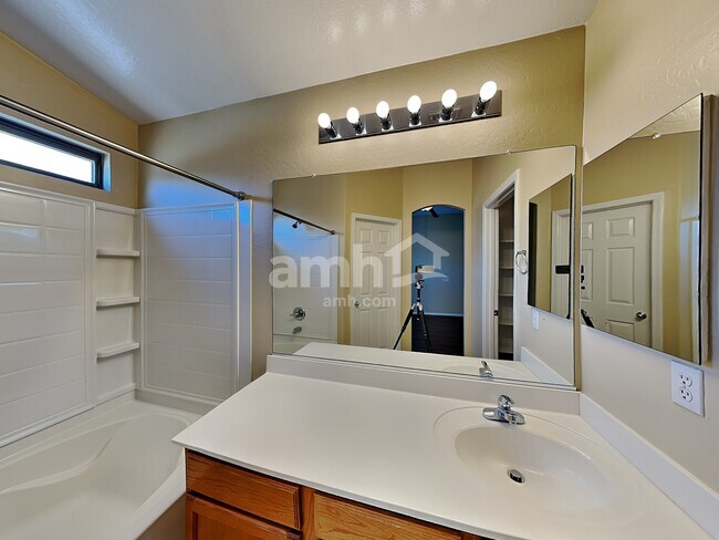 Building Photo - 10027 W Southgate Ave