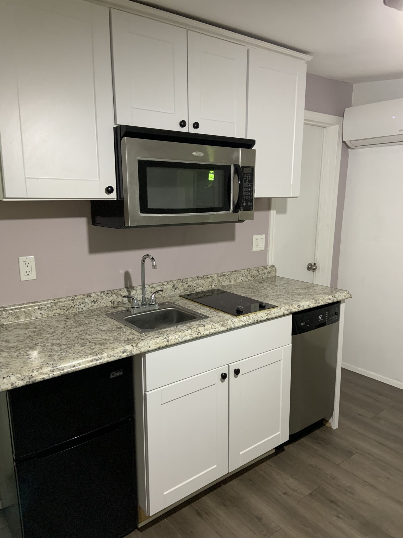 Studio - 4720 SE 52nd Ave