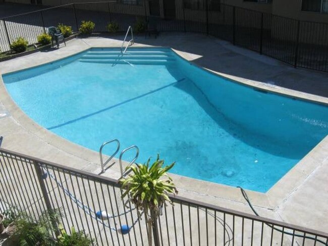 Building Photo - 2 Bedroom 1 Bathroom (Anaheim)