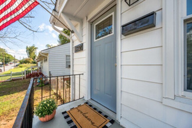 Building Photo - 3 Bedroom Home in Lynchburg
