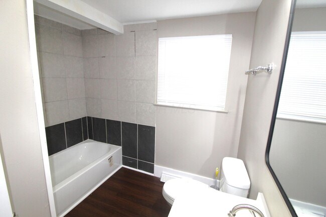 Building Photo - 2514 Lipton Rd