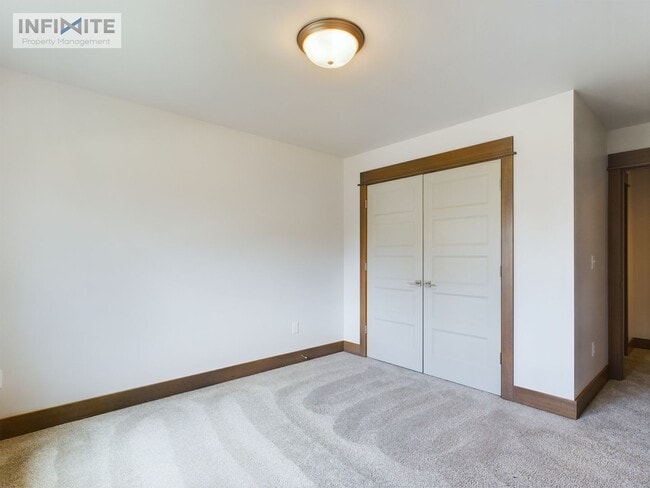 Building Photo - 3 Bedroom with Fenced Yard