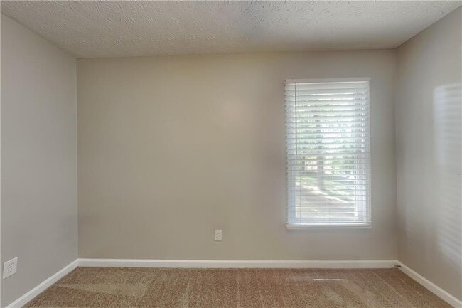 Building Photo - 135 Mill Pointe Dr