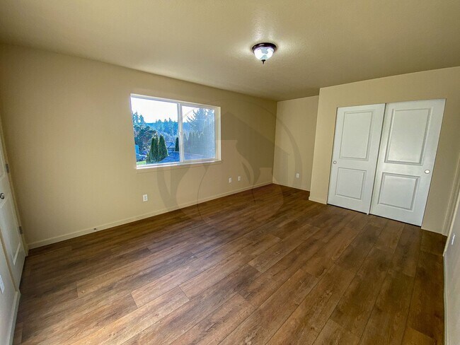 Building Photo - Willamina Duplex