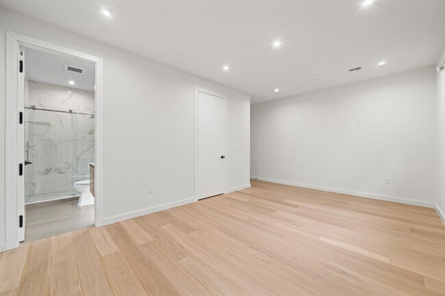 Building Photo - 339 69th St