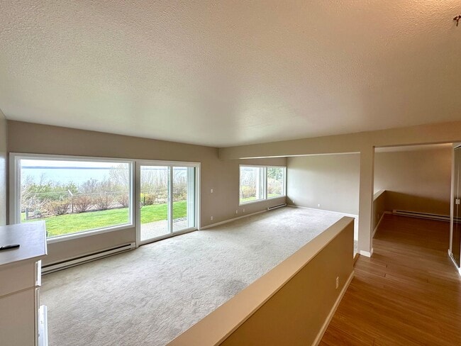 Building Photo - 600 S State St