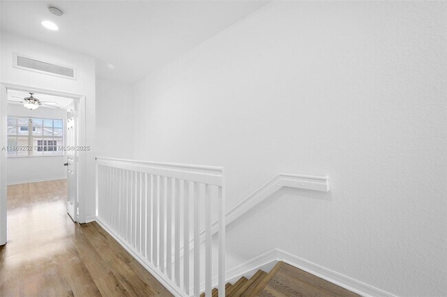 Building Photo - 3019 NW 30th Ave