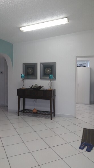 Building Photo - 11455 SW 82nd Ave