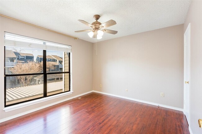 Building Photo - 5840 Spring Valley Rd