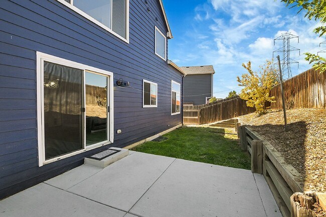 Building Photo - $3,040.95 - 3 Bed, 3-Bath Home in Aurora with In Unit Laundry and Central AC