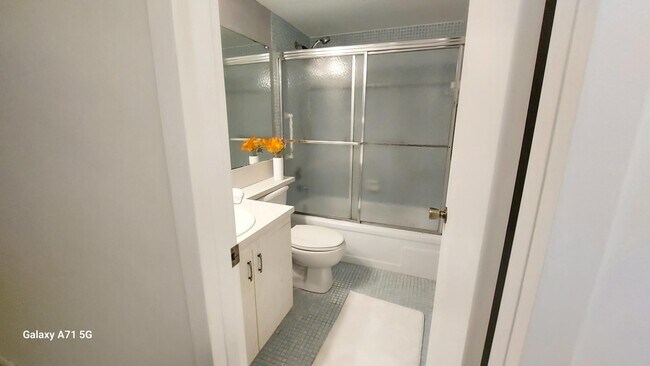 Building Photo - 3076 Cornwall D
