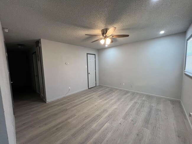 Building Photo - 801 Vanda Ave