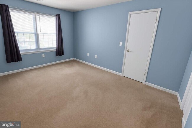 Building Photo - 18300 Streamside Dr