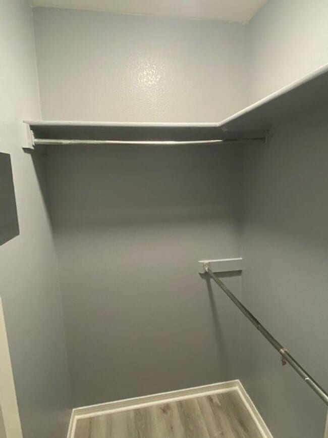 Building Photo - Adorable 3 Bedroom Duplex in Farmington!
