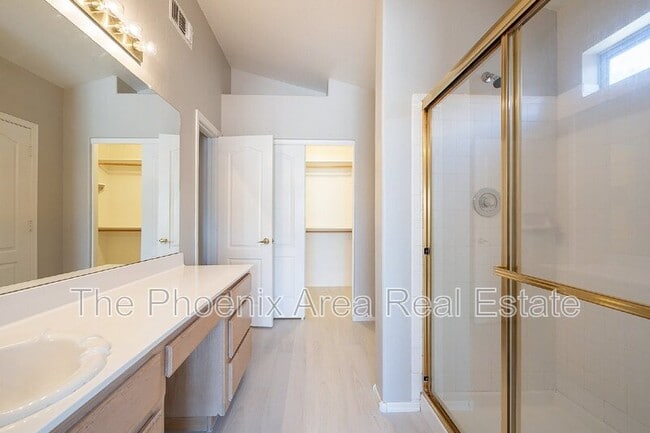 Building Photo - 1070 W Chilton Dr