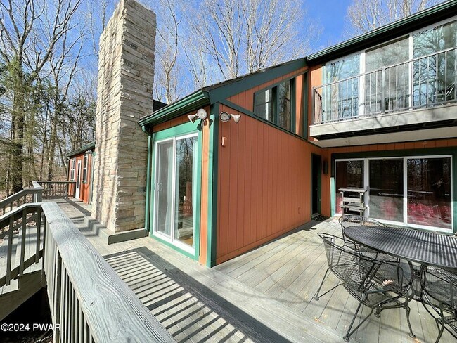Building Photo - 402 Canoe Brook Dr