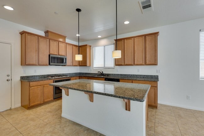 Building Photo - Gorgeous one story 4 bedroom 2 Bathroom Ho...