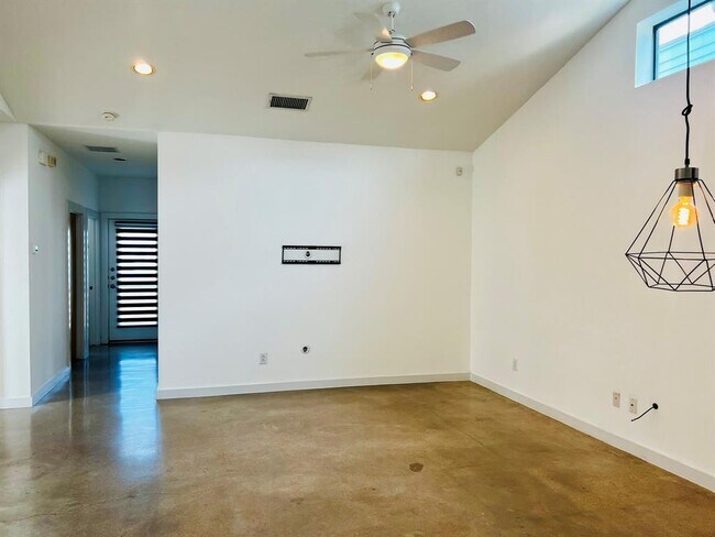 Building Photo - 5900 Toscana Ave