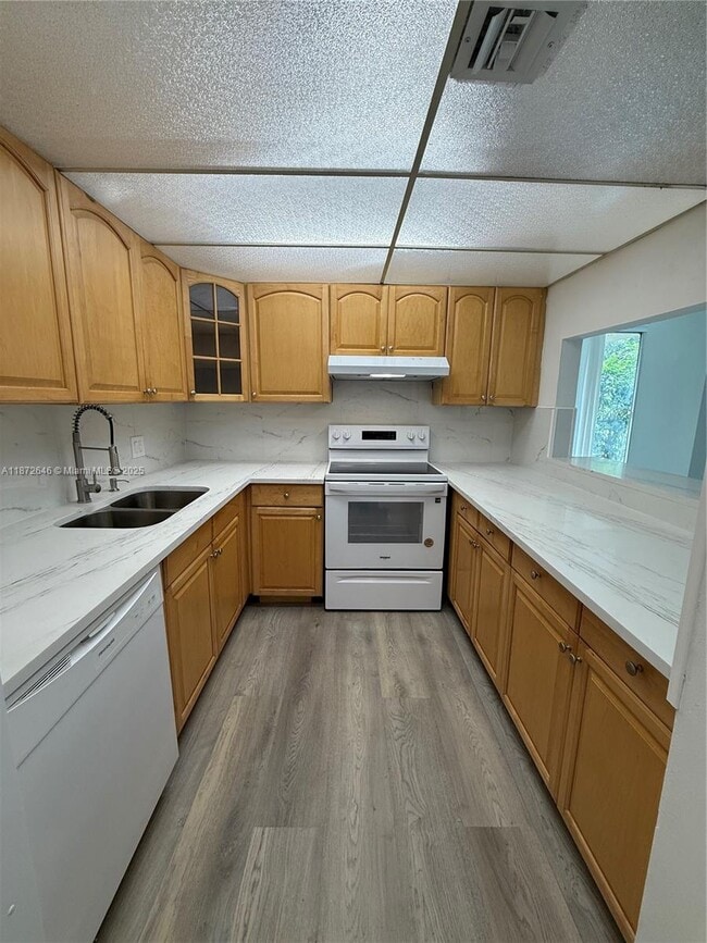 Building Photo - 9441 Live Oak Pl