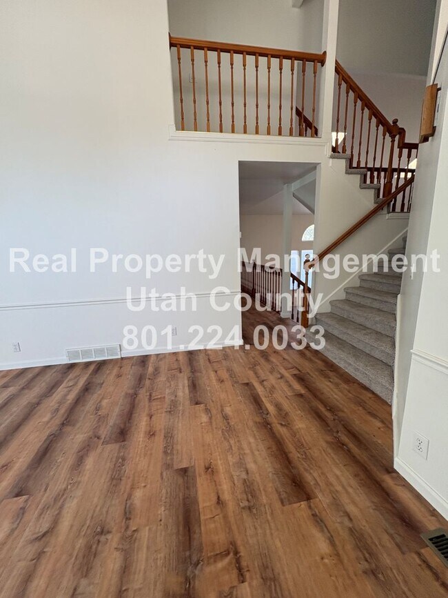 Building Photo - Large and Spacious 4 Bedroom Home!