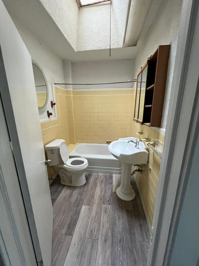 Building Photo - Remodeled Front Porch Home - Frankford