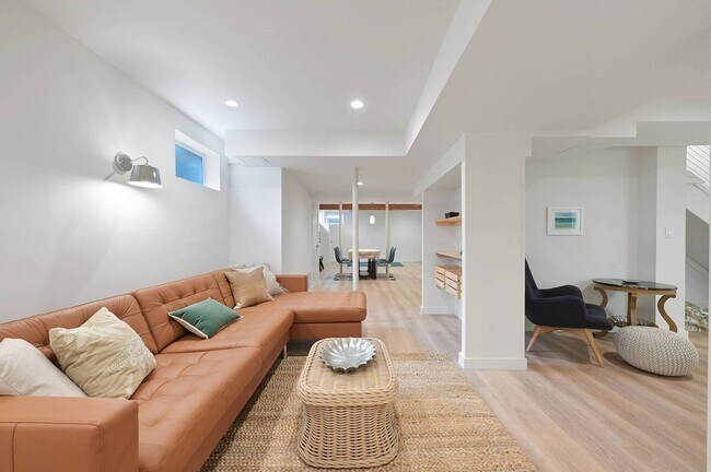 Building Photo - 35 Toylsome Ln