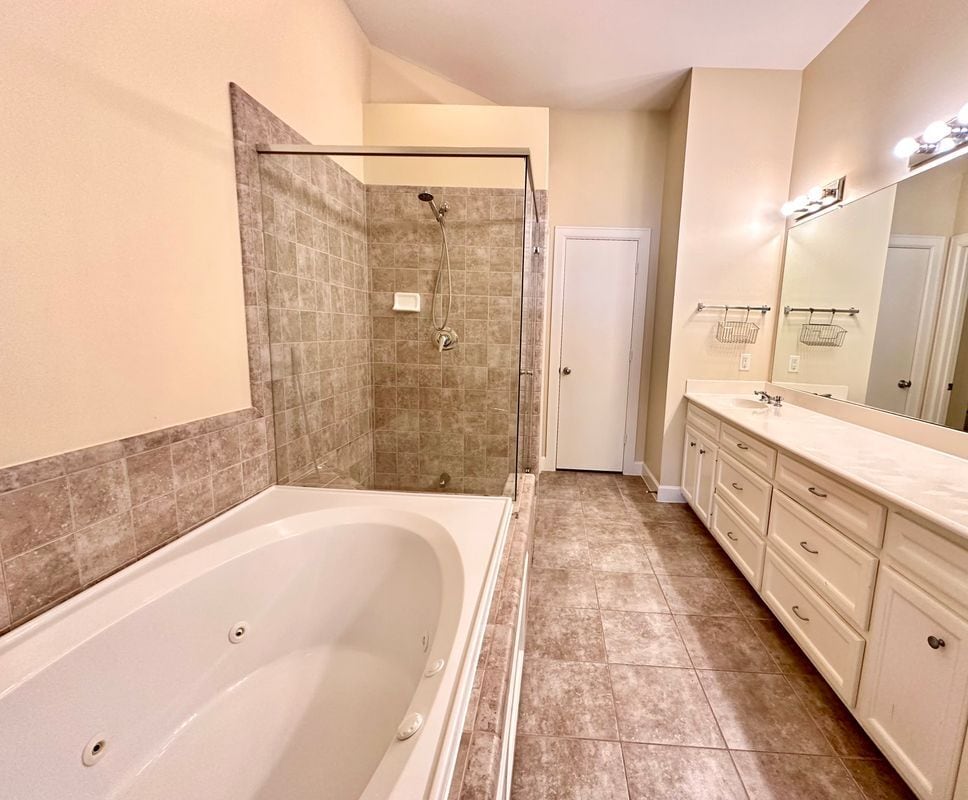 Building Photo - 2710 Hullsmith Dr