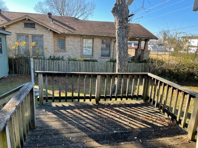 Building Photo - Charming 2br/1ba
