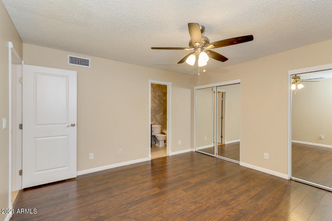 Building Photo - 8037 N 32nd Dr
