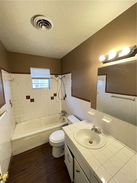 Building Photo - 1909 Theodore Dr