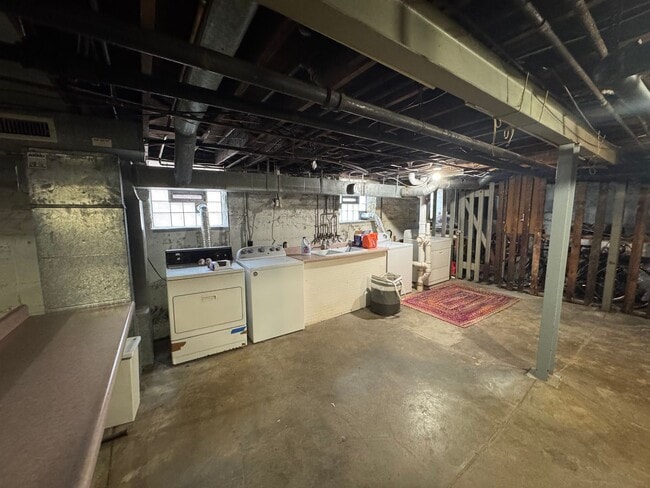 Building Photo - 3668 Wilmington Ave