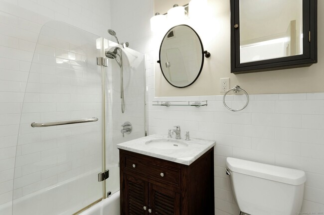Building Photo - 44 Strawberry Hill Ave