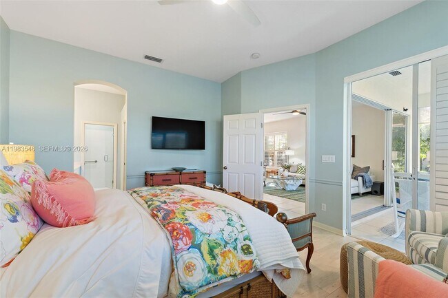 Building Photo - 1832 SW Willowbend Ln