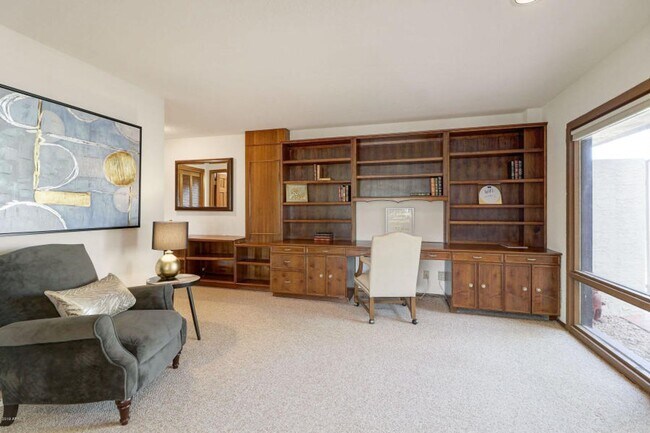 Building Photo - Beautiful 5 bed/4 bath + Den in Desirable Paradise Valley
