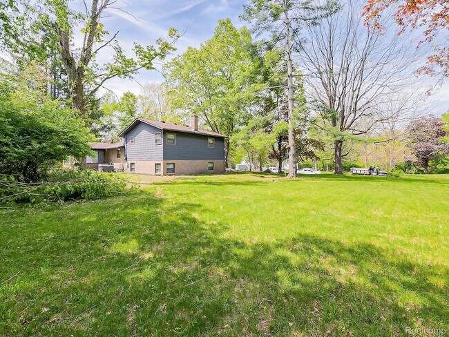 Building Photo - 7580 Thornwood St