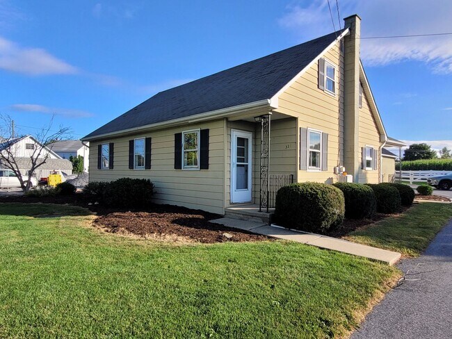 Building Photo - 331 Newport Rd