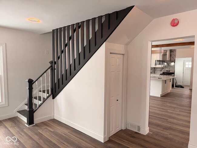 Building Photo - 4210 S Post Rd