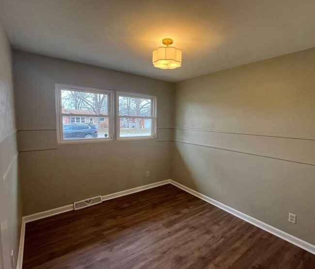 Building Photo - Three bedroom Brick Ranch in Godfrey