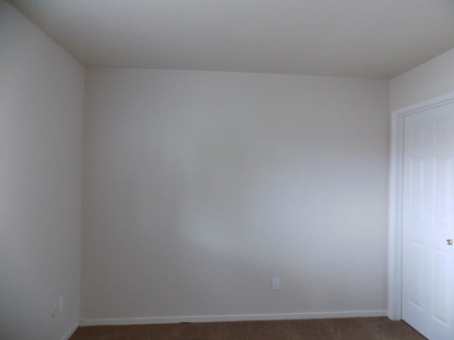 Building Photo - Single story, 3 bed 1.5 bath home.