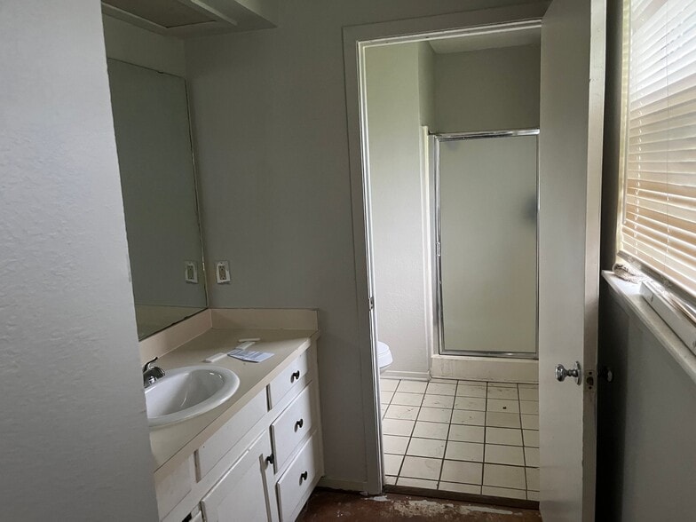 Building Photo - 4014 Mountain Vista Dr