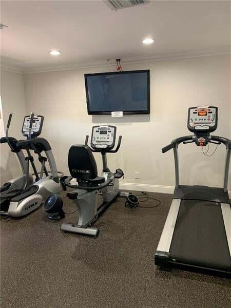 Building Photo - 401 Briny Ave