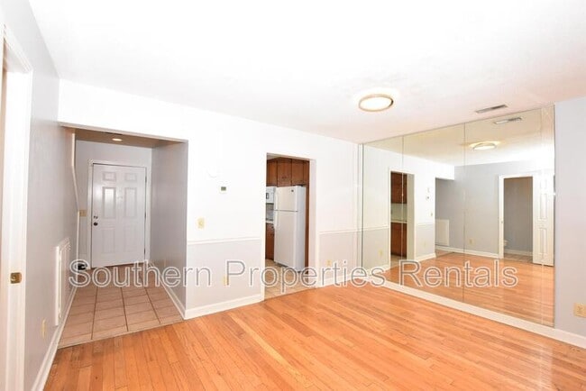 Building Photo - 400 N Steele St