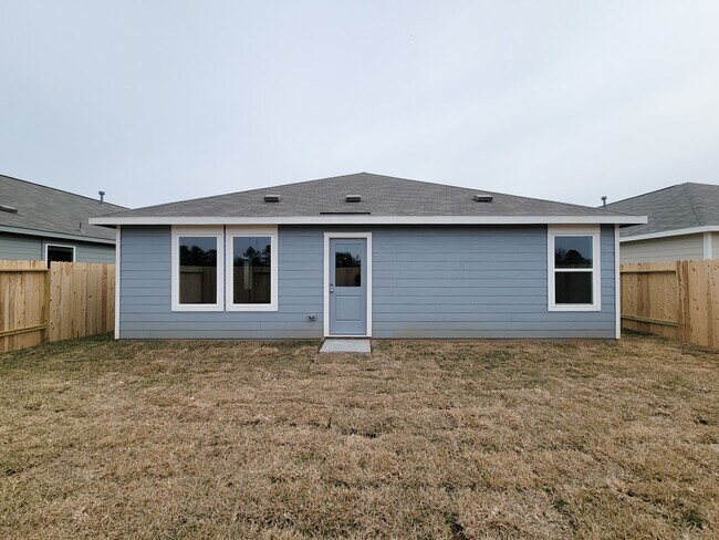 Building Photo - This great new single-story design makes smart use of the space available. At the front are all t...