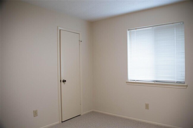 Building Photo - 13214 Ensley Wood Dr