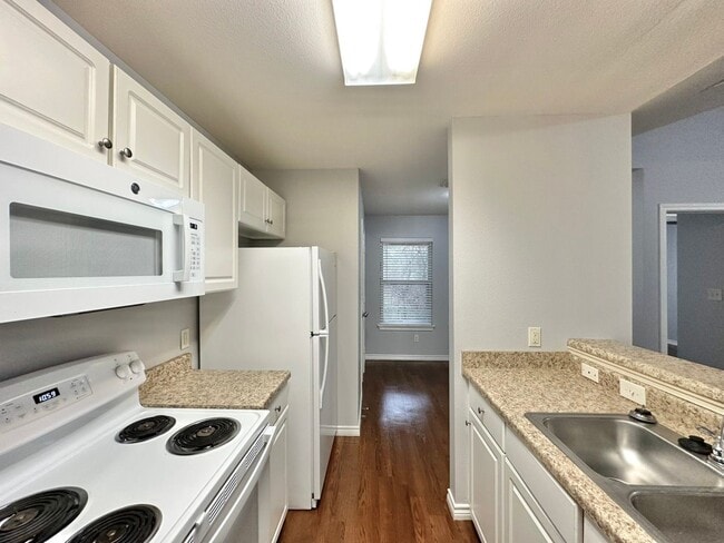 Building Photo - 3 Bedroom 2 Bath Duplex at Mansion Creek i...