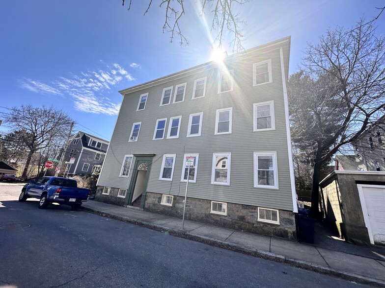 Building Photo - 4 Montcalm Ave